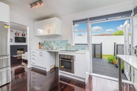 Photo of property in 1556 Great North Road, Waterview, Auckland, 1026