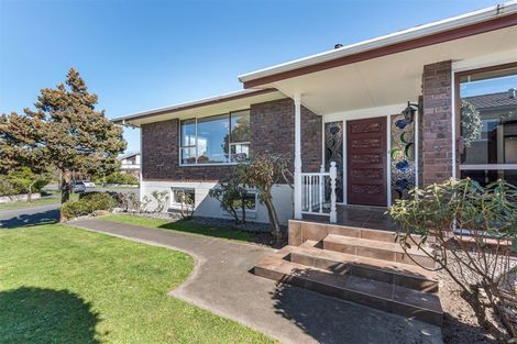 Photo of property in 14 Camberwell Place, Avonhead, Christchurch, 8042