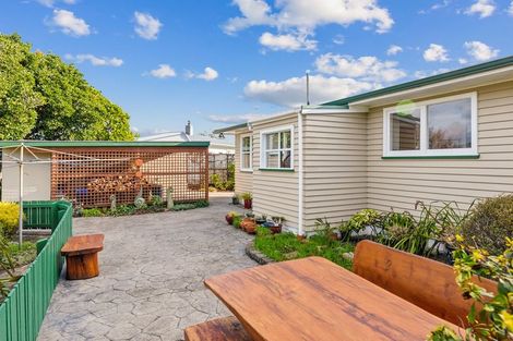 Photo of property in 8 Francis Road, Paraparaumu Beach, Paraparaumu, 5032
