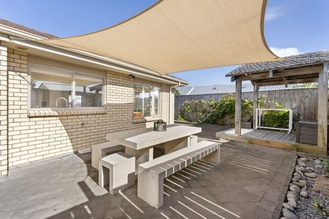 Photo of property in 15 Emery Place, Papamoa Beach, Papamoa, 3118