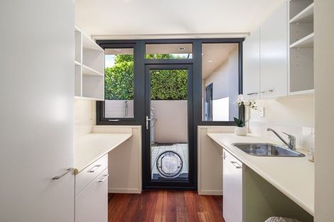 Photo of property in 6 Inverness Lane, Redcliffs, Christchurch, 8081