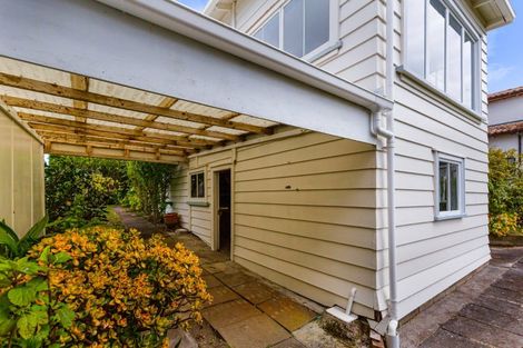 Photo of property in 22 Merani Street, Narrow Neck, Auckland, 0622