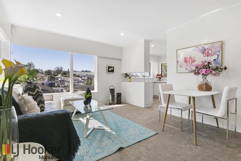 Photo of property in 1/5 Keldale Place, Forrest Hill, Auckland, 0620