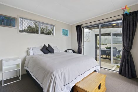 Photo of property in 10a Chapman Street, Newlands, Wellington, 6037