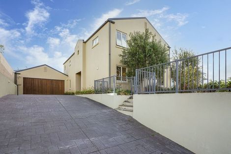 Photo of property in 4 Dunkeld Lane, Redcliffs, Christchurch, 8081