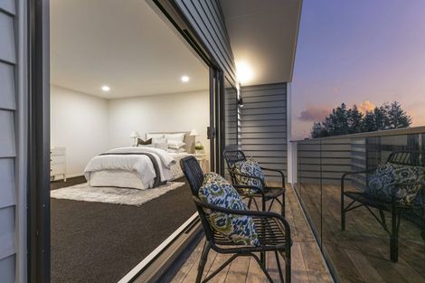 Photo of property in 2 Paparahi Place, Wainui, Silverdale, 0992