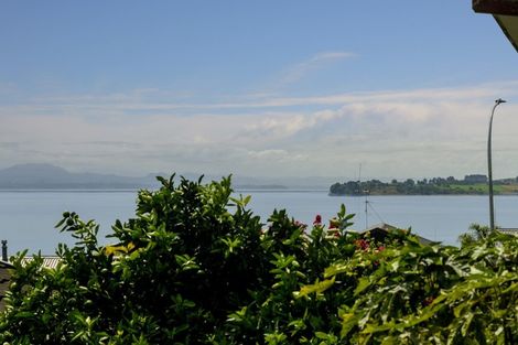 Photo of property in 74 Harbour View Road, Omokoroa, 3114