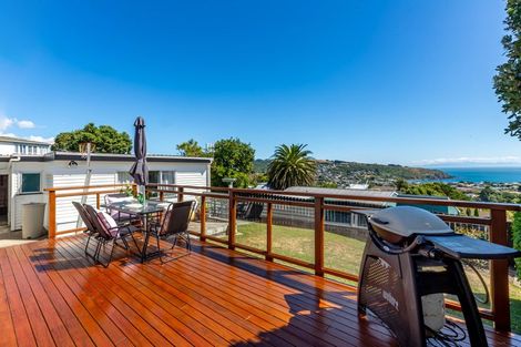 Photo of property in 131 Gloaming Hill, Titahi Bay, Porirua, 5022