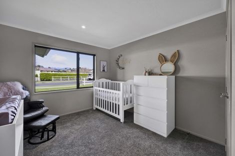 Photo of property in 5 Te Arakete Place, Hurworth, New Plymouth, 4310