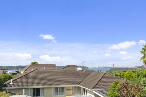 Photo of property in 18 Javelin Place, West Harbour, Auckland, 0618