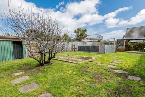 Photo of property in 18 Reeves Street, Waikanae Beach, Waikanae, 5036
