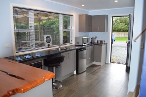 Photo of property in 186 Victoria Street, Coromandel, 3506