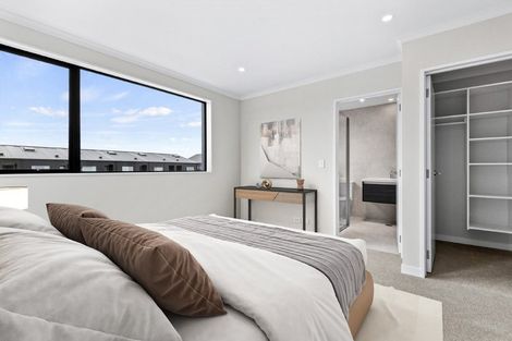 Photo of property in 30 Te Aniwaniwa Terrace, Albany, Auckland, 0632