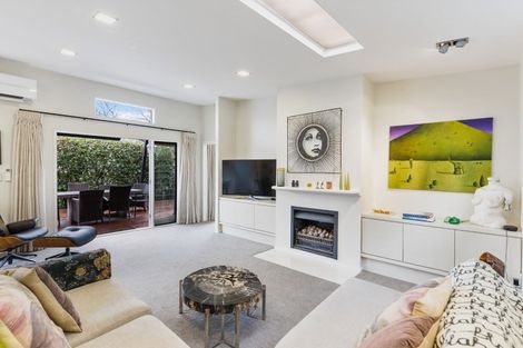 Photo of property in 2/7 Sentinel Road, Herne Bay, Auckland, 1011