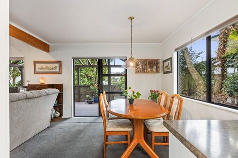 Photo of property in 2/3 Lantana Road, Green Bay, Auckland, 0604