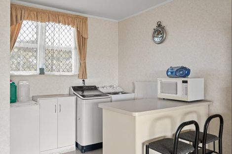 Photo of property in Orange Grove Flats, 2/549 Childers Road, Te Hapara, Gisborne, 4010