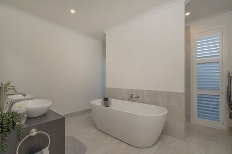 Photo of property in 35 Awatea Drive, Whitianga, 3510