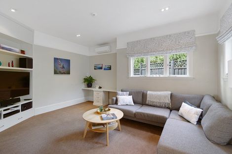 Photo of property in 15 Hackthorne Road, Cashmere, Christchurch, 8022