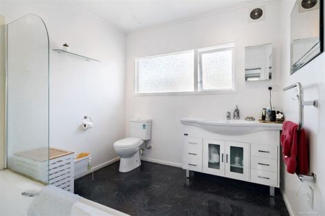 Photo of property in 1/40 Edgeworth Road, Glenfield, Auckland, 0629