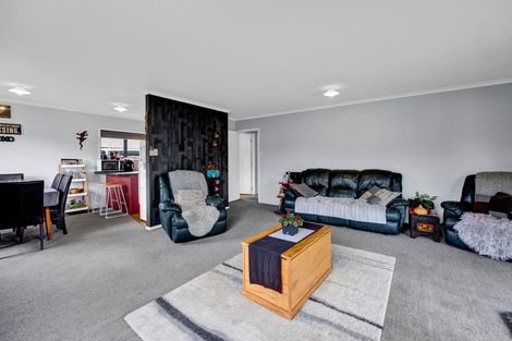 Photo of property in 17 Rewa Street, Inglewood, 4330