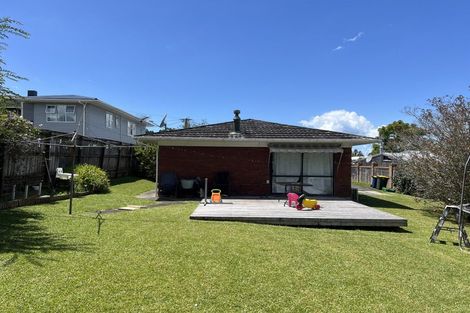 Photo of property in 2/9 Windy Ridge Road, Glenfield, Auckland, 0629