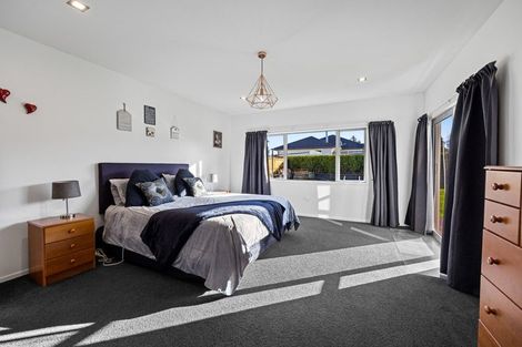 Photo of property in 22 Mercade Close, Stratford, 4332