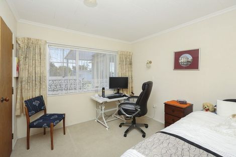 Photo of property in 28 Riversdale Drive, Merrilands, New Plymouth, 4312