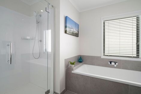 Photo of property in 1 Tuhono Lane, Northcote, Auckland, 0627
