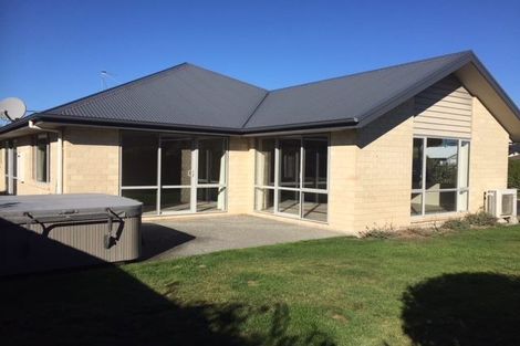 Photo of property in 19 Papaumu Green, Parklands, Christchurch, 8083