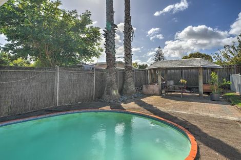 Photo of property in 10 Sealand Place, Mangere Bridge, Auckland, 2022