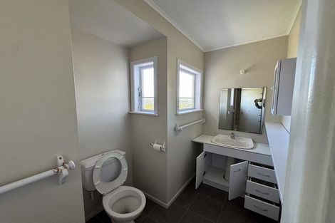 Photo of property in 572 Beach Road, Rothesay Bay, Auckland, 0630