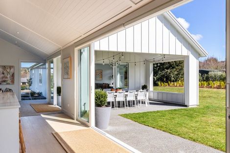 Photo of property in 5 Lens Way, Acacia Bay, Taupo, 3385