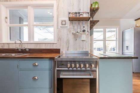 Photo of property in 112 High Street, Waipawa, 4210