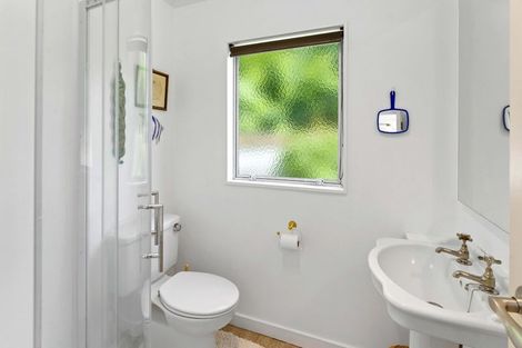 Photo of property in 16 Iti Grove, Waikanae, 5036