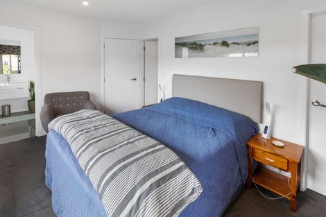Photo of property in 43a Abraham Crescent, Milson, Palmerston North, 4414