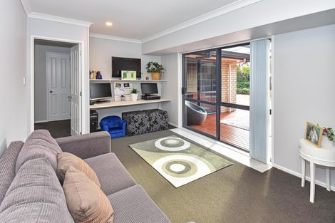 Photo of property in 56 Lothian Brae, Wattle Downs, Auckland, 2103