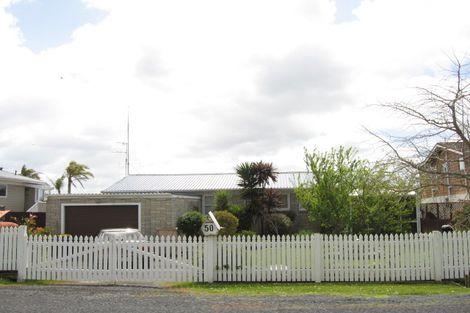 Photo of property in 50 The Terrace, Herald Island, Auckland, 0618