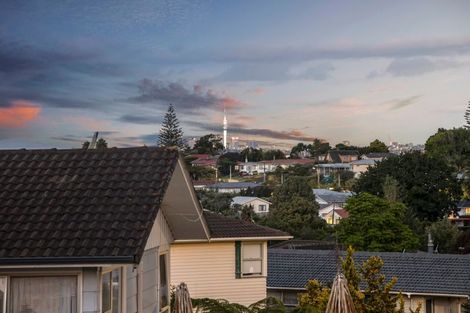 Photo of property in 30 Felgrove Street, Glendene, Auckland, 0602