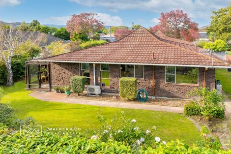 Photo of property in 2/54 Heretaunga Square, Silverstream, Upper Hutt, 5019