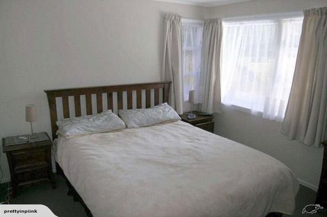 Photo of property in 40 Ruskin Road, Newlands, Wellington, 6037