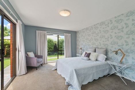 Photo of property in 4 Glenburn Place, Avonhead, Christchurch, 8042