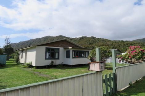 Photo of property in 17 Ives Street, Hector, 7822