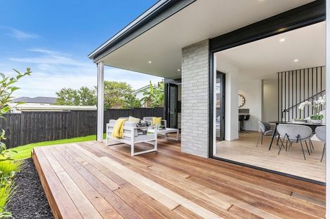 Photo of property in 1 The Crest, Sunnyhills, 2010