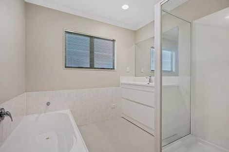 Photo of property in 6 Chadlington Avenue, Henderson, Auckland, 0612