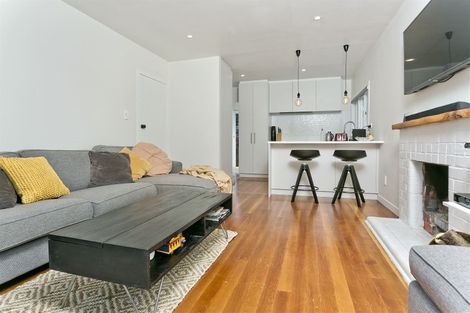 Photo of property in 1/58 Hillcrest Avenue, Hillcrest, Auckland, 0627