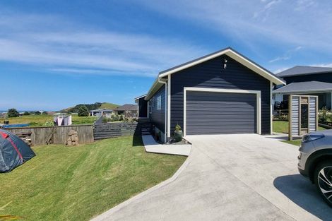 Photo of property in 3 Tua Tua Place, Baylys Beach, Dargaville, 0377