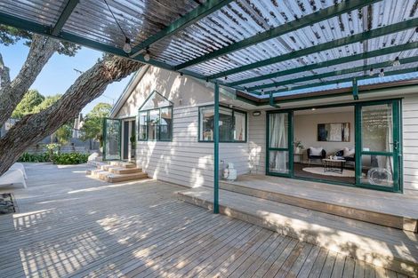 Photo of property in 108 Stanmore Bay Road, Stanmore Bay, Whangaparaoa, 0932