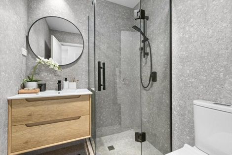 Photo of property in 2a Mcquoid Place, Glenfield, Auckland, 0629