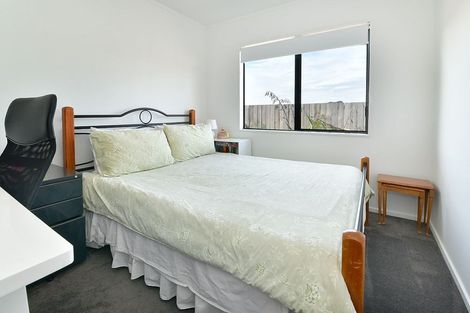 Photo of property in 16 Rauta Way, Helensville, 0800