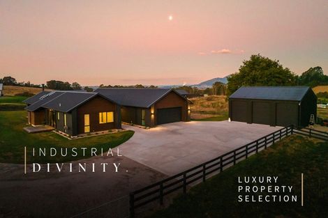 Photo of property in 2 Vickers Way, Acacia Bay, Taupo, 3385